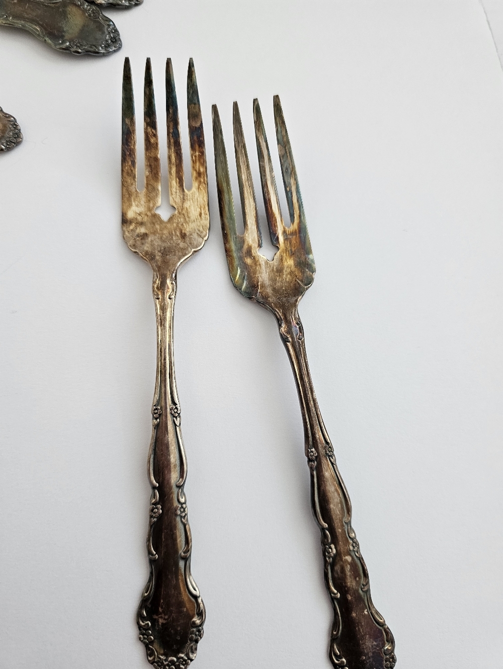 Vintage Oneida 1881 Rogers BELOVED Silverplate Flatware - 27 Piece Lot - 1940s - Picture 3 of 9